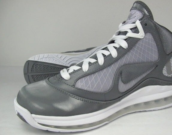 Nike Air Max LeBron VII