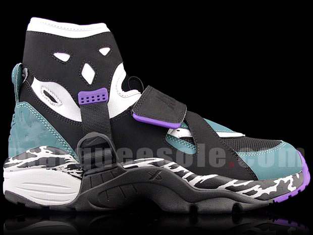 Nike Air Carnivore Retro