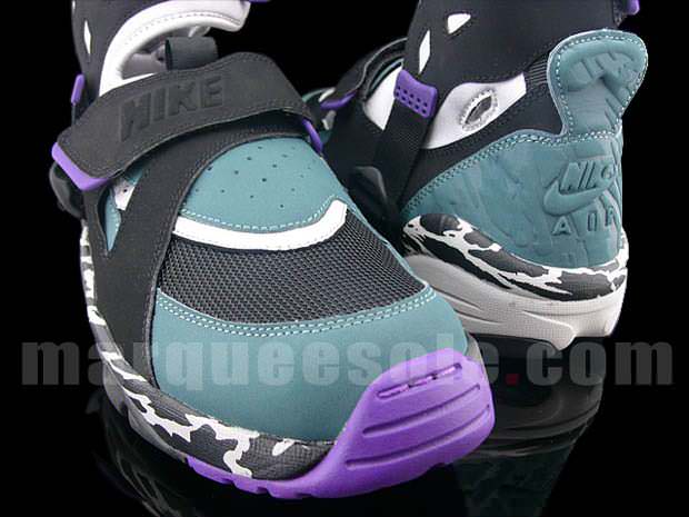 Nike Air Carnivore Retro