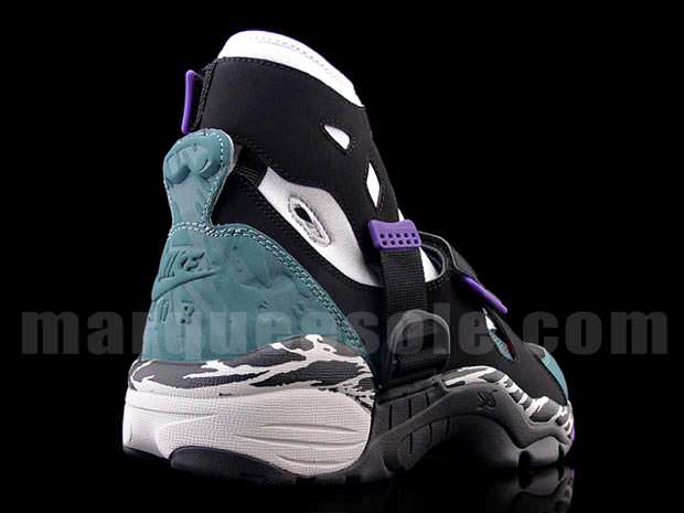 Nike Air Carnivore Retro