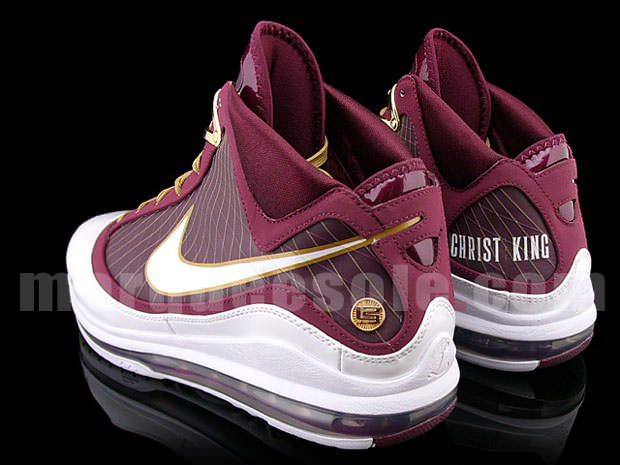 Nike Air Max LeBron VII "Christ The King"