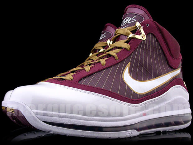 Nike Air Max LeBron VII "Christ The King"