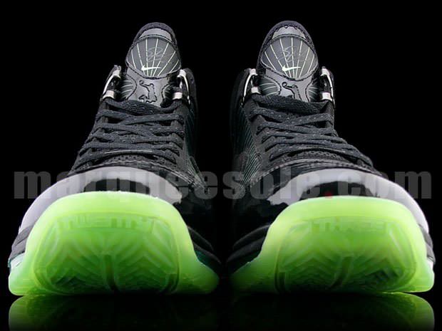 Nike Air Max LeBron VII "Dunkman" Detailed Images