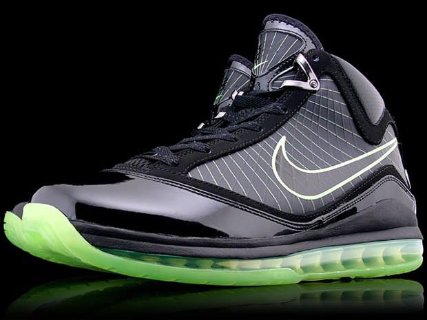 Nike Air Max LeBron VII "Dunkman" Detailed Images