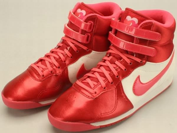 Nike WMNS Aerofit High - Valentine's Day 2010