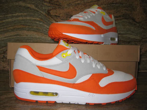 Nike Air Max 1 White/Orange Blaze Sample