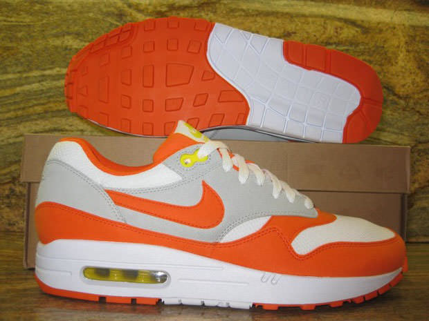 Nike Air Max 1 White/Orange Blaze Sample