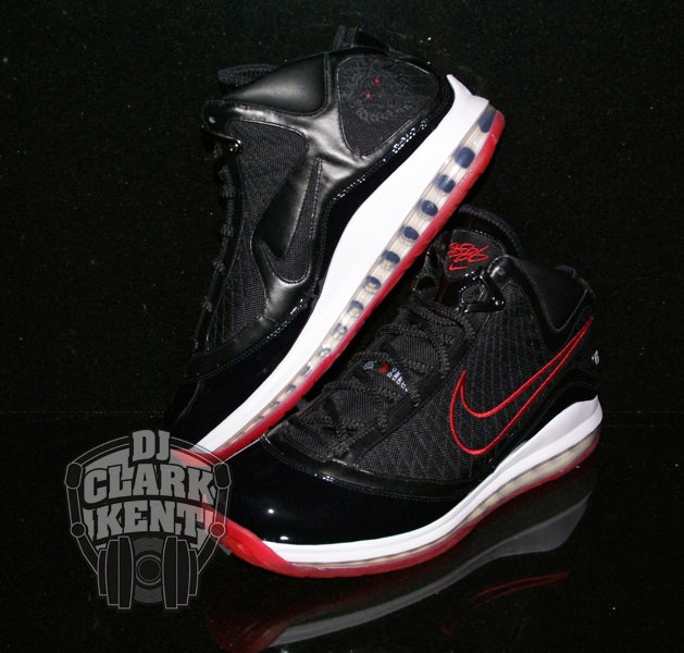 Nike Air Max LeBron VII