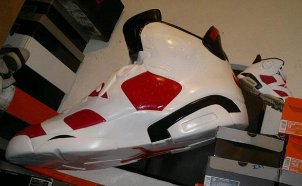 Air Jordan 6 "Carmine" Statue