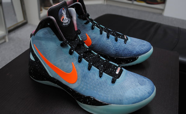 Nike Zoom Hyperdunk 2011 "Supreme" Galaxy