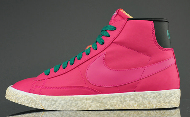 Nike Blazer Hi VNTG "Voltage Cherry"