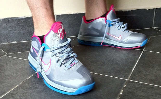 Nike LeBron 9 Low Wolf Grey/Dynamic Blue-Fireberry