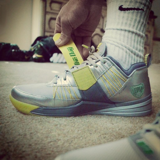 "Oregon Ducks" Nike Zoom Revis PE