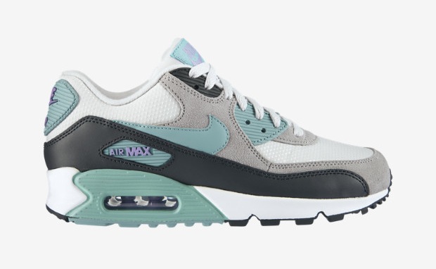 Nike-Air-Max-90-Essential-Light-base-grey-diffused-jade-2