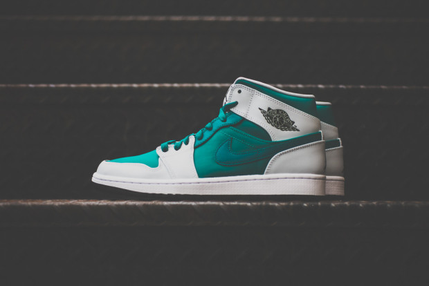 Air Jordan 1 Mid Lush Teal