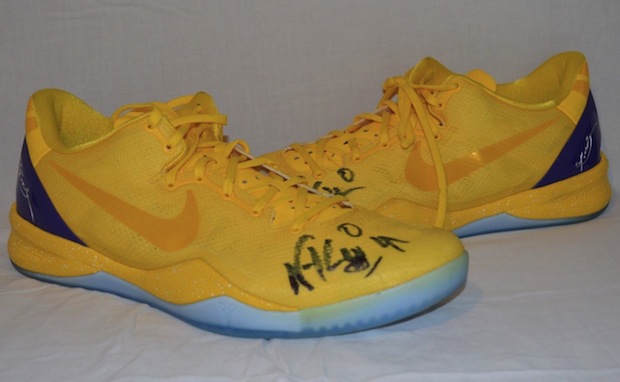 Nick-Young-Signed-Nike-Basketball-Shoes-4