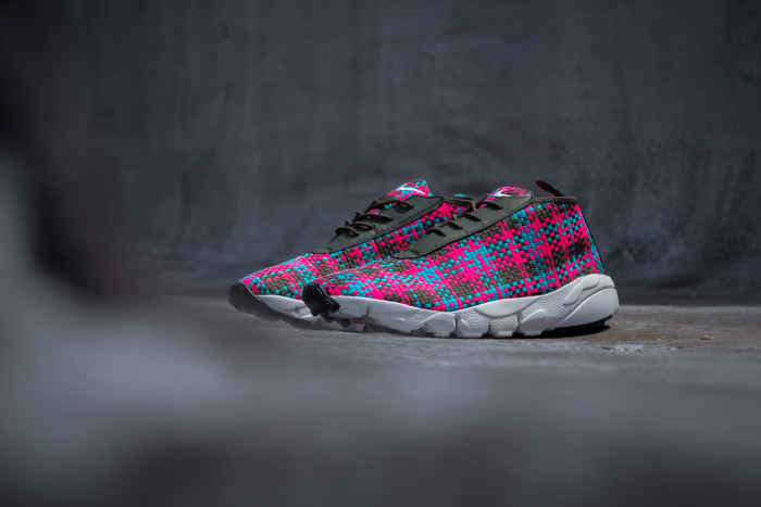 Nike Air Footscape Desert Chukka Hyper Pink