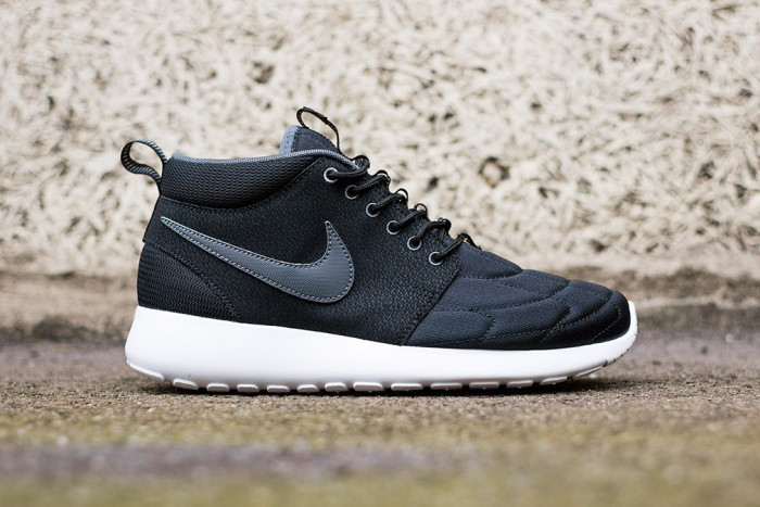 Nike Roshe Run Mid Black White