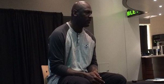 Michael Jordan Debuts Hornets Air Jordan 13 PE