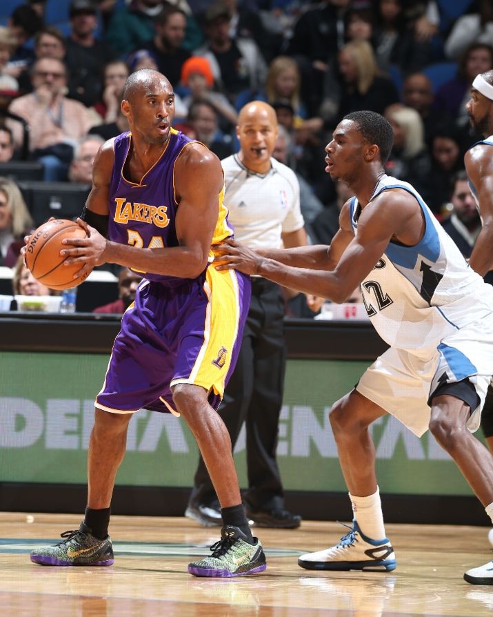 Kobe Bryant posting up in the "Mamba Moment" Nike Kobe 9 Elite iD