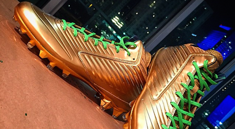 Marshawn-Lynch-Gold-Cleats