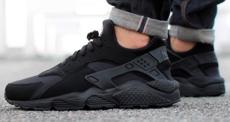 All Black Nike Air Huarache 318429-003