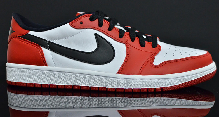 Air Jordan 1 Retro Low OG Chicago