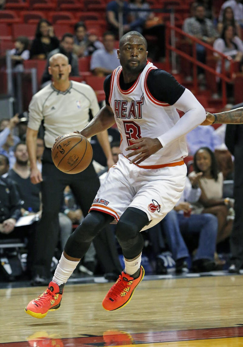 Dwyane wearing a Li-Ning Way of Wade 4 PE