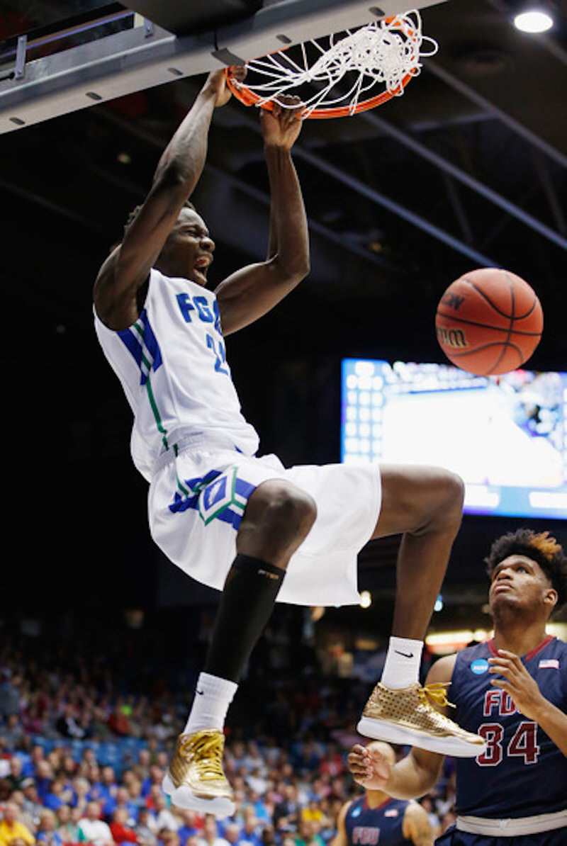 Florida Gulf Coast's Demetris Morant in the Nike KobeX EXT "Liquid Gold"