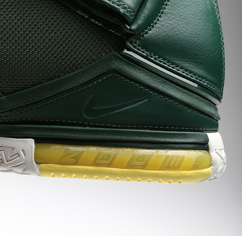 Oregon Ducks LeBron 2 PE 4