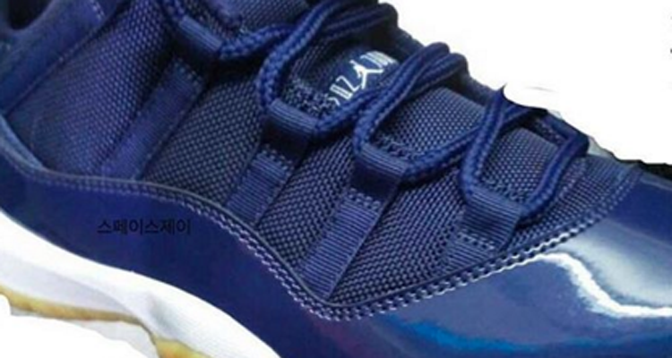 Air Jordan 11 Low Navy Gum