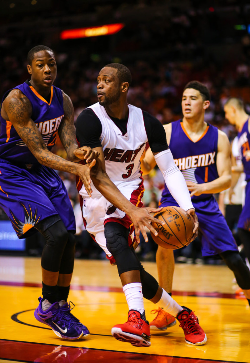 Dwyane Wade wearing the Li-Ning Way of Wade 4