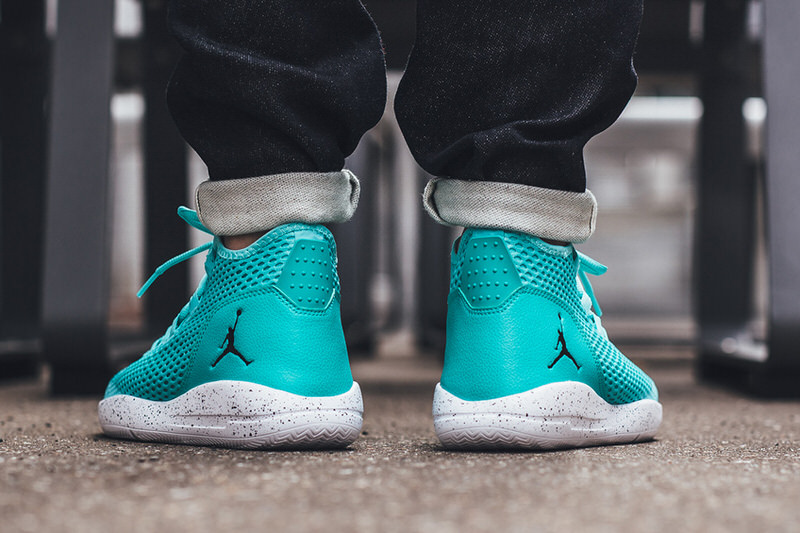 Jordan Reveal Hyper Turquoise