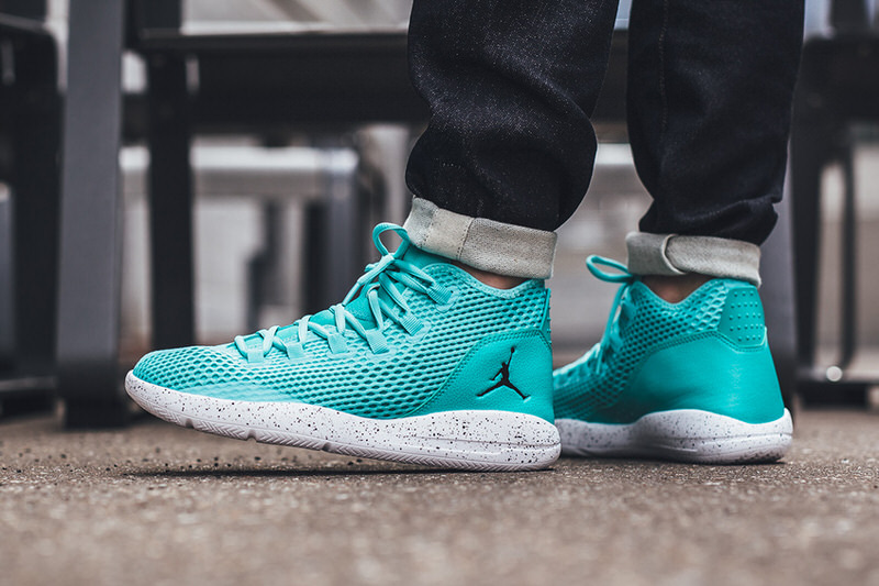 Jordan Reveal Hyper Turquoise