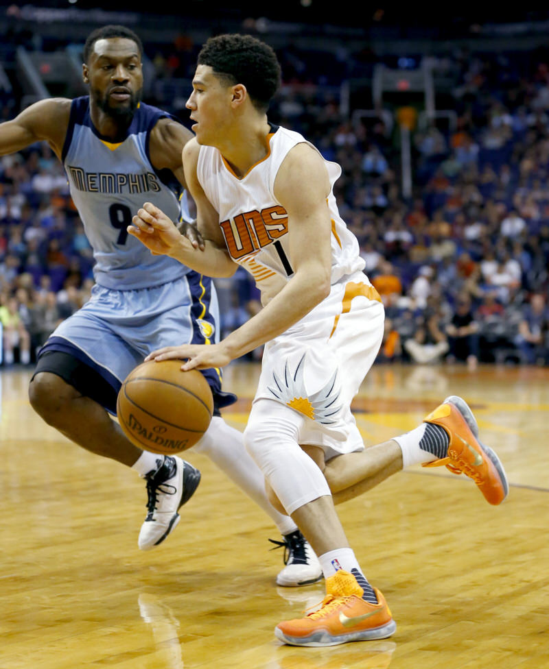 Devin Booker in the Nike Kobe X