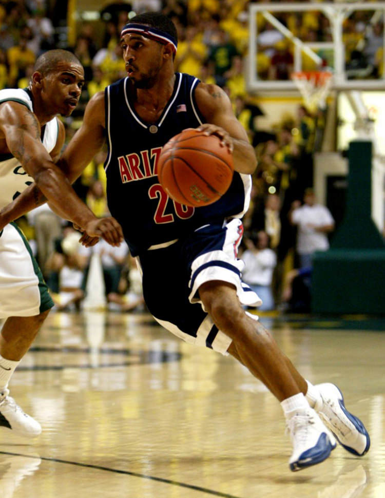 Salim Stoudamire in the Air Jordan 12 "French Blue"