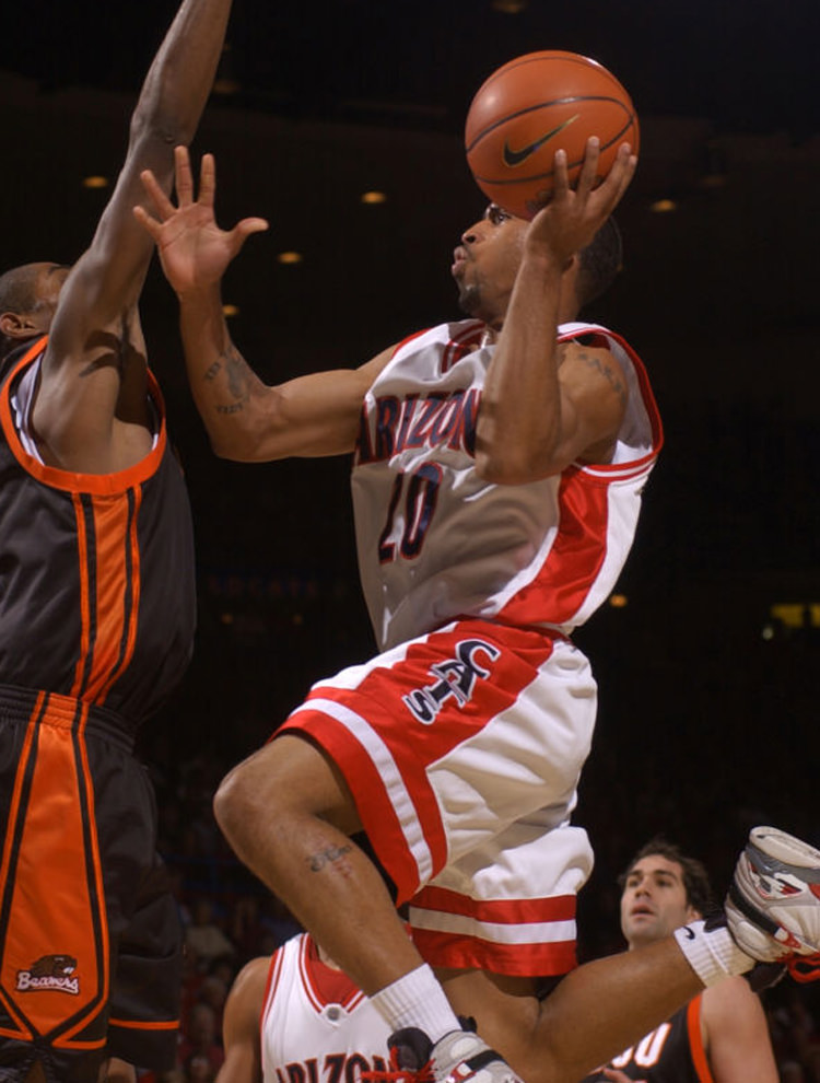 Salim Stoudamire in the Air Jordan 8 "Bugs Bunny"