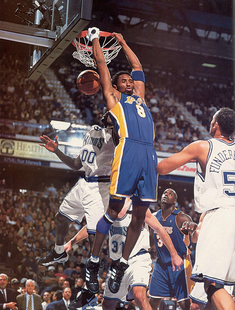 Kobe-Forum-2000-Reverse-dunk-Playoffs