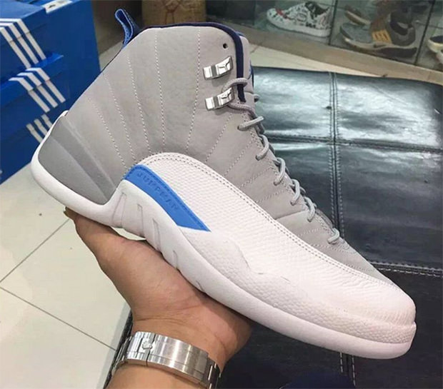 Air Jordan 12 UNC