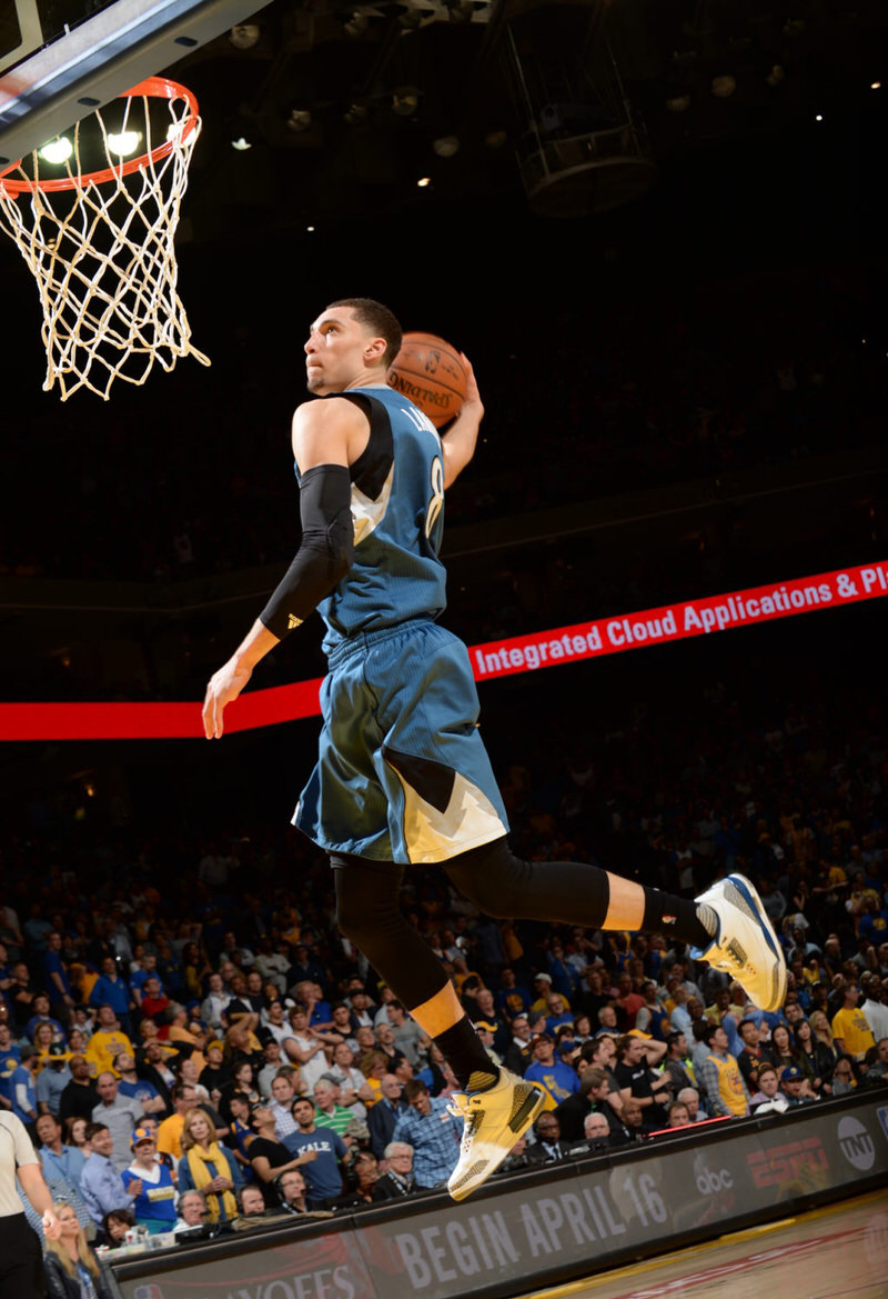 Zach LaVine dunking in the Air Jordan 3 "True Blue"