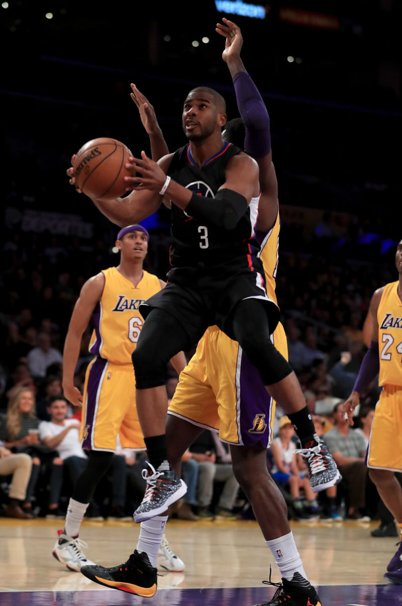 Chris Paul attacking the rim in a Jordan CP3.IX iD