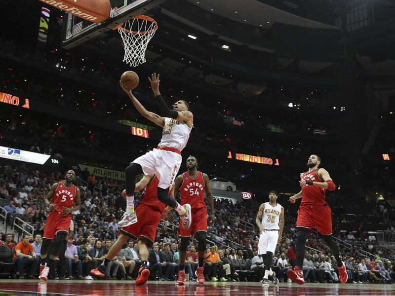 Thabo Sefolosha wearing the Nike Air Max 90