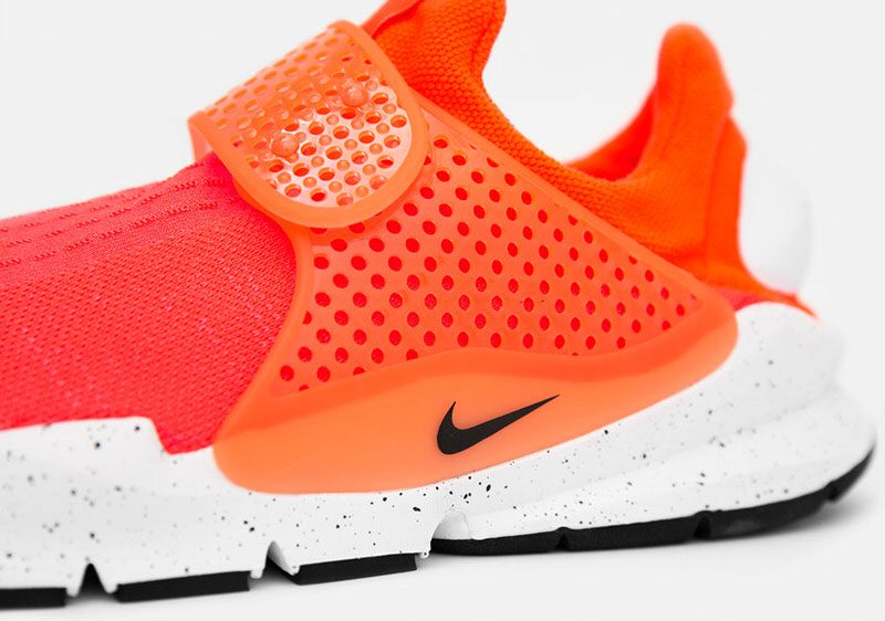 Nike Sock Dart SE Total Crimson