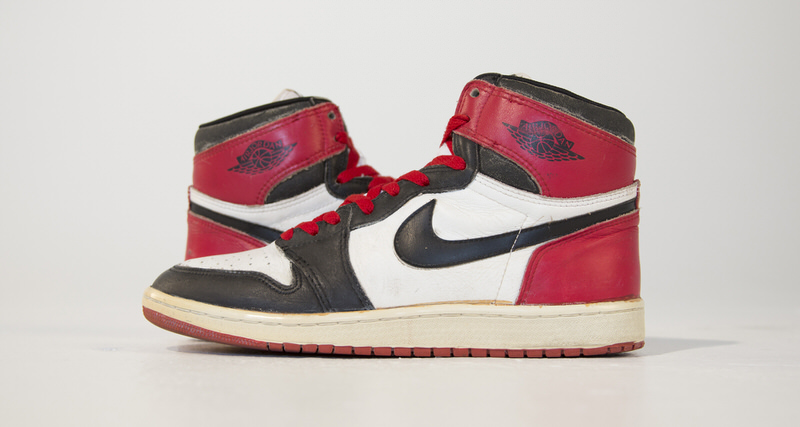 air-jordan-1-black-toe