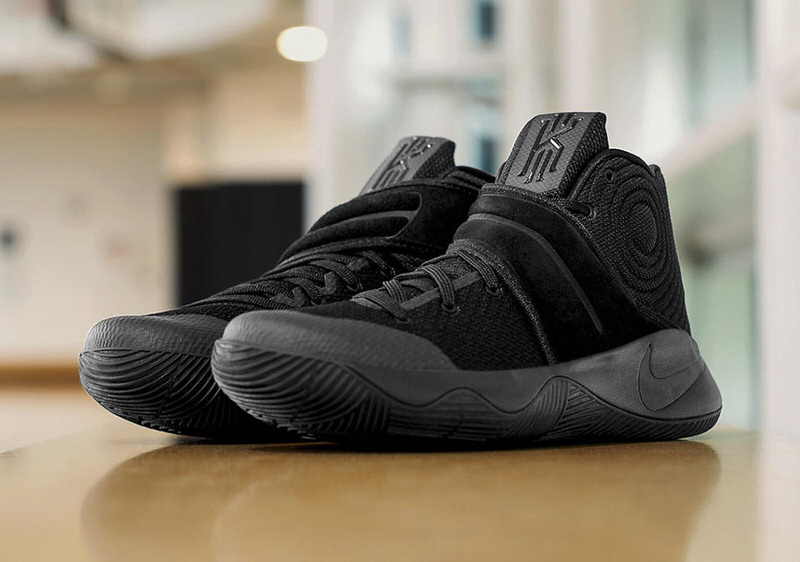 Nike Kyrie 2 Triple Black