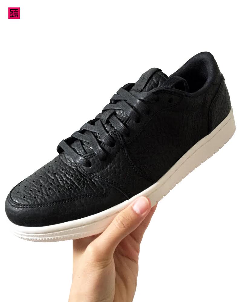 Air Jordan 1 Low Swooshless Black