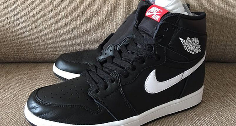 Air Jordan 1 High Black White