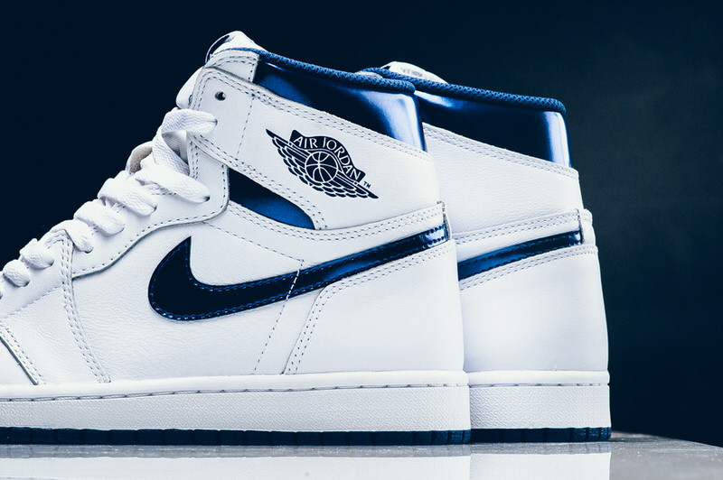 Air Jordan 1 High "Metallic Navy"