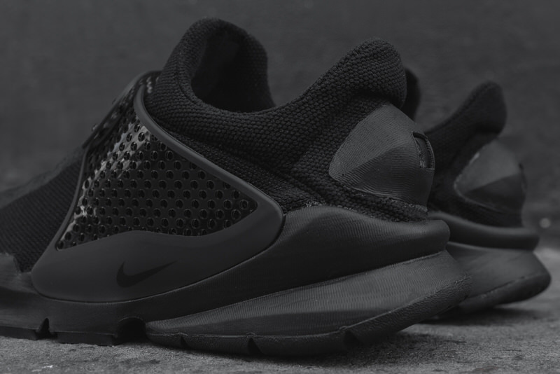 Nike Sock Dart "Triple Black"