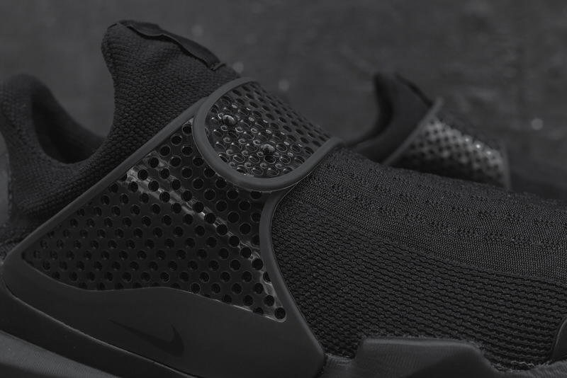 Nike Sock Dart "Triple Black"